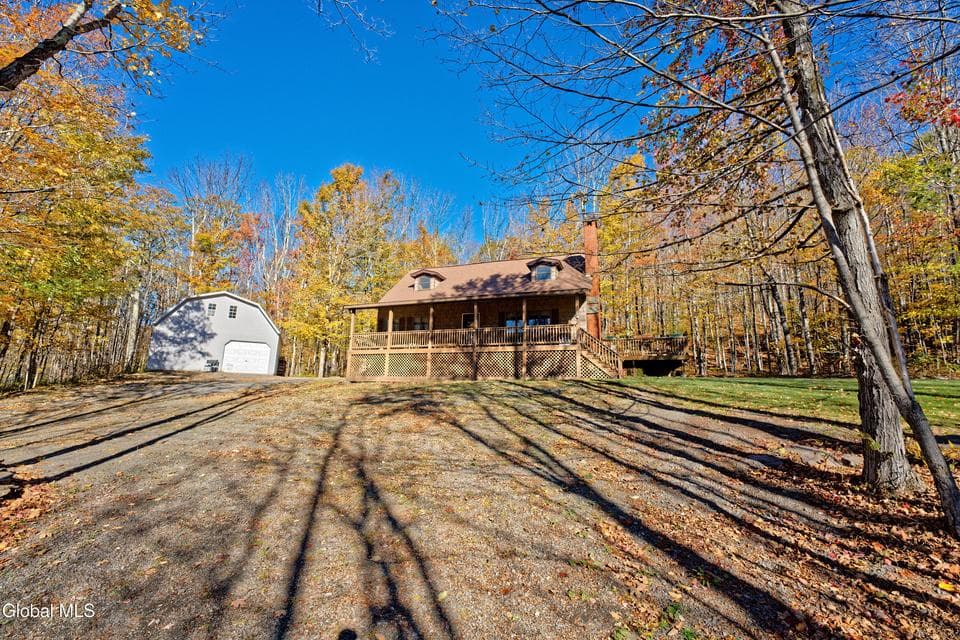 168 Acorn Drive, photo 1