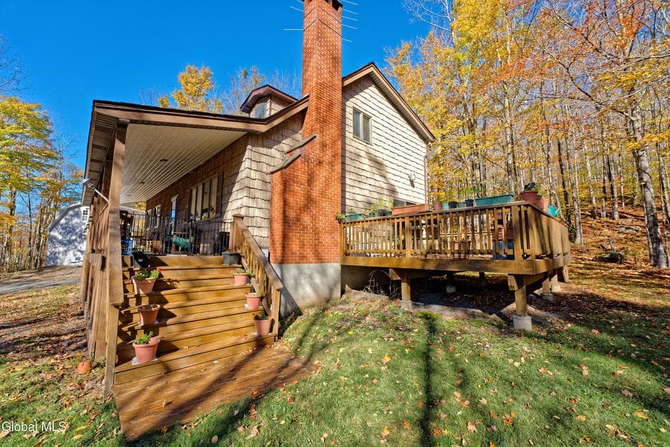 168 Acorn Drive, photo 2