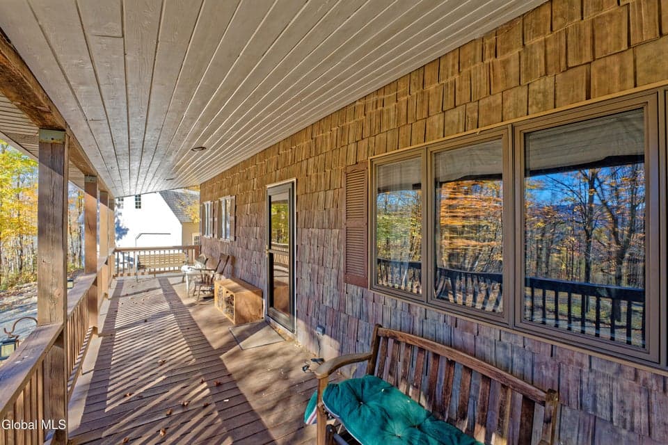 168 Acorn Drive, photo 3