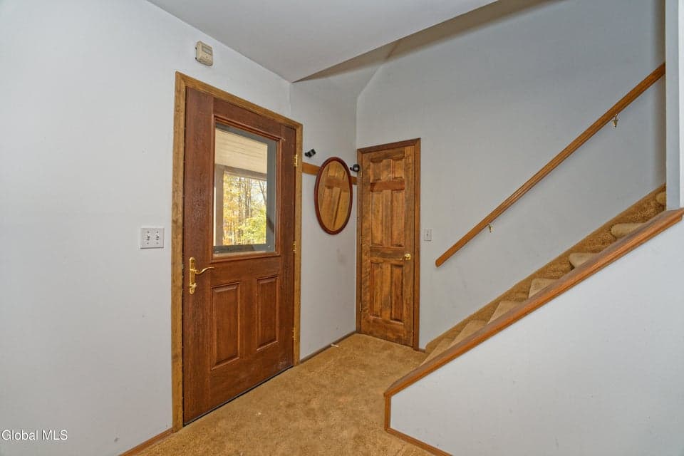 168 Acorn Drive, photo 4