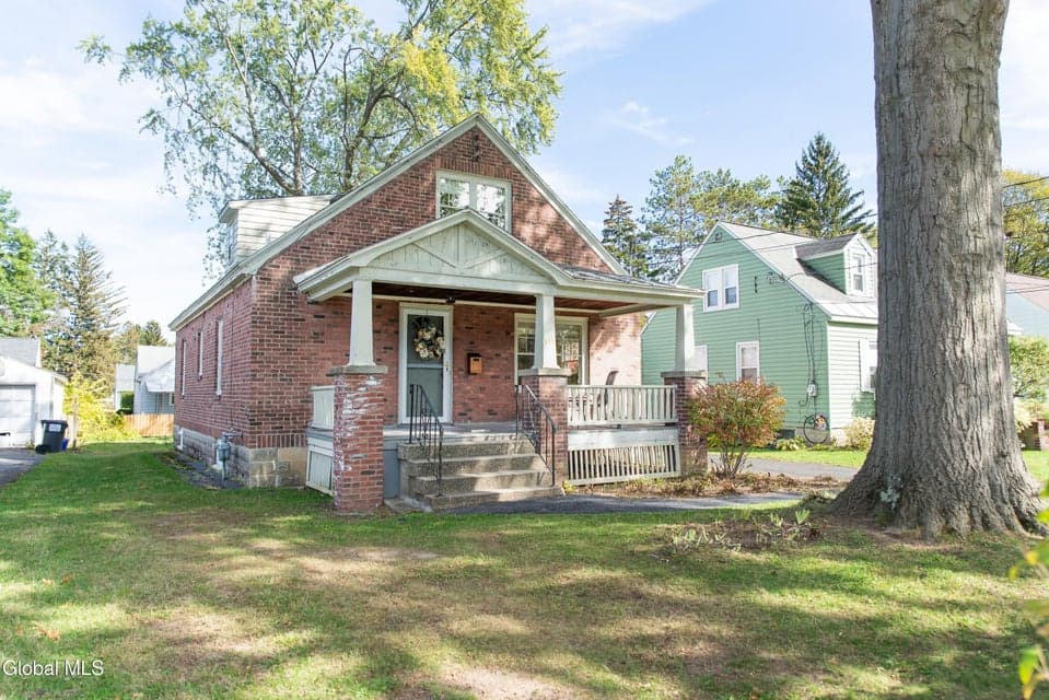 516 Riverside Avenue, photo 1