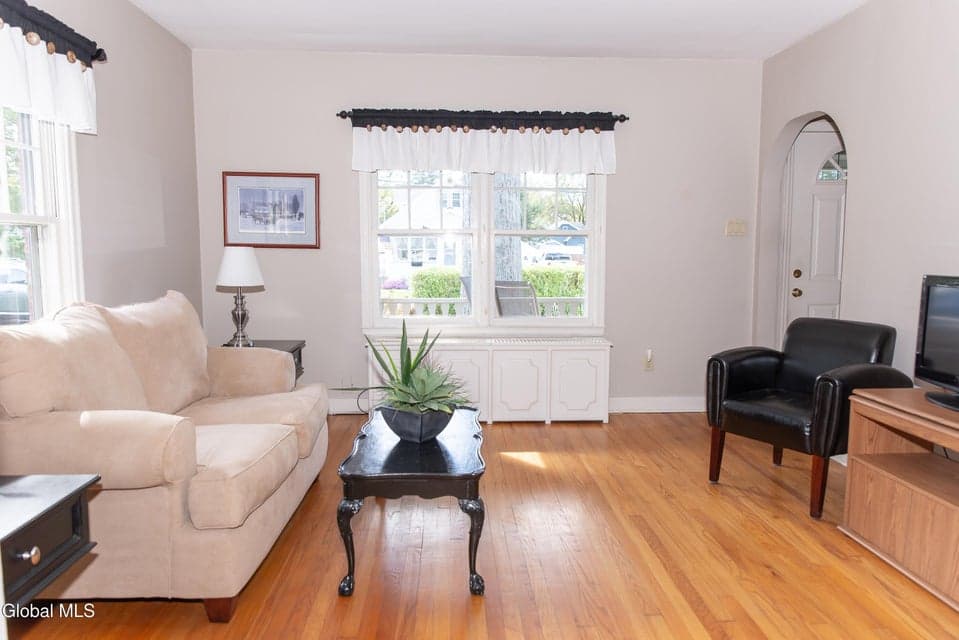 516 Riverside Avenue, photo 5