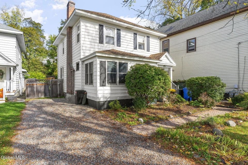 61 Ryckman Avenue, photo 3