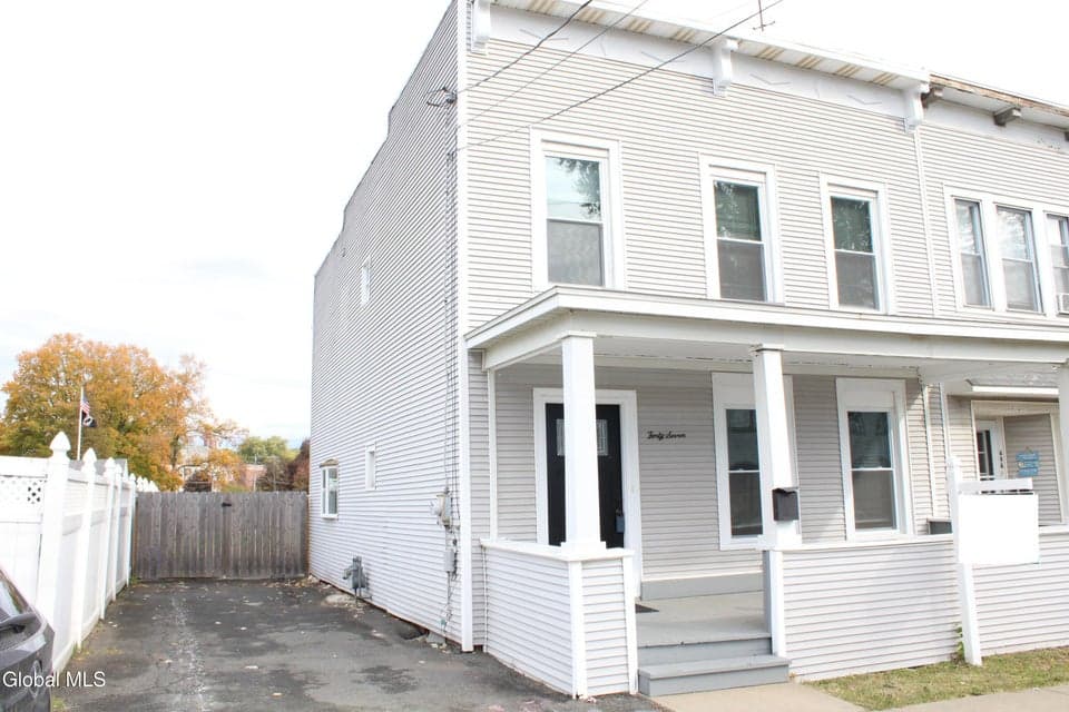47 Chestnut Street, photo 1