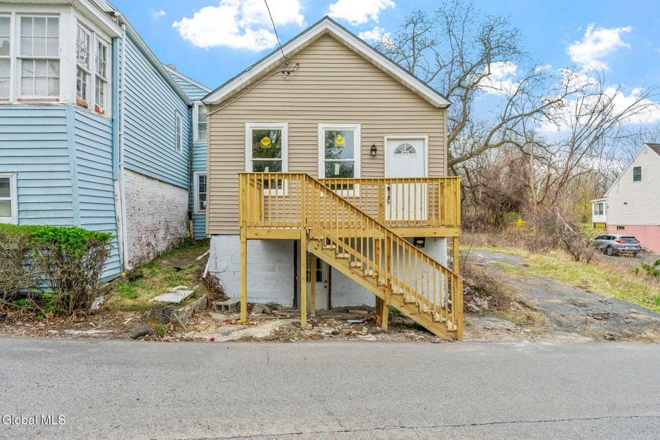 111 Mann Avenue, photo 1