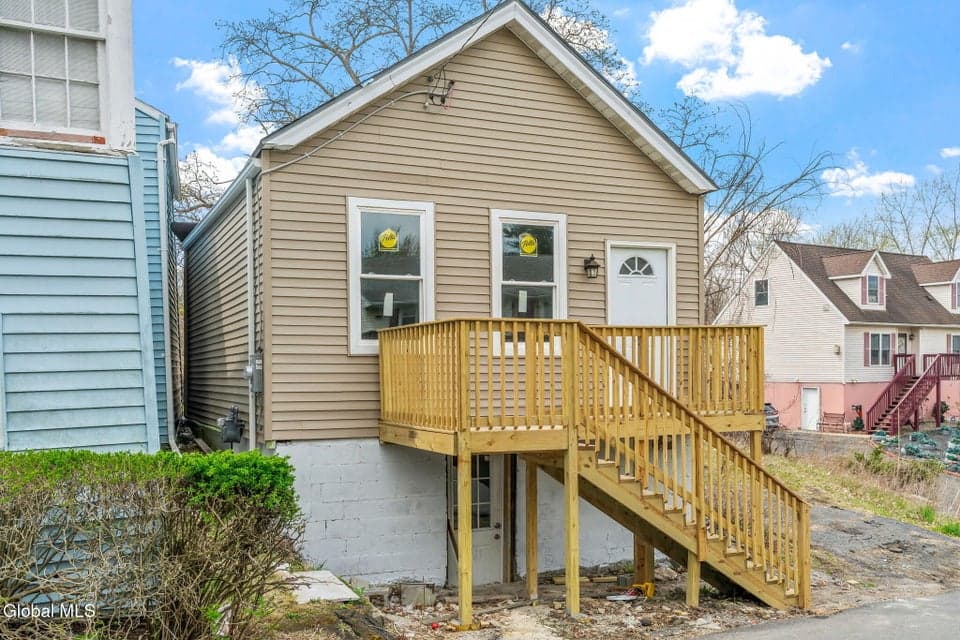 111 Mann Avenue, photo 2