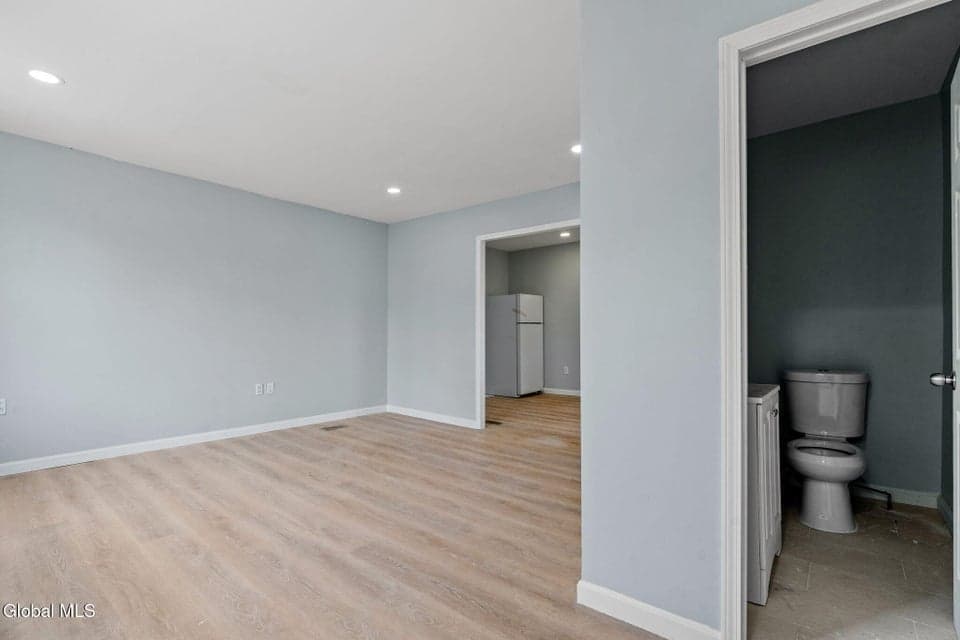 111 Mann Avenue, photo 4