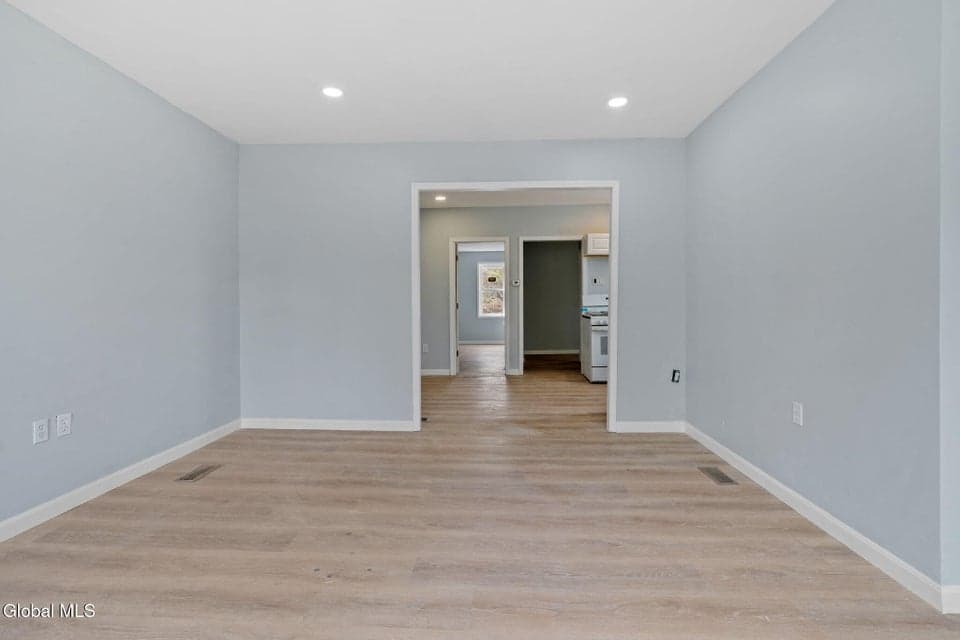 111 Mann Avenue, photo 5