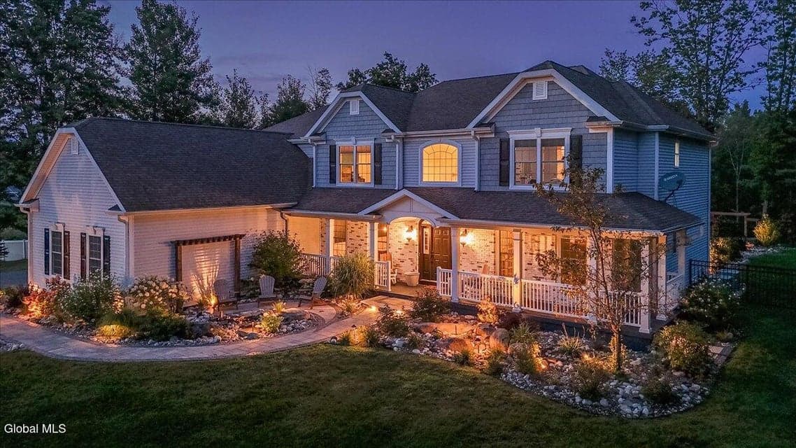 54 Walden Circle, photo 1
