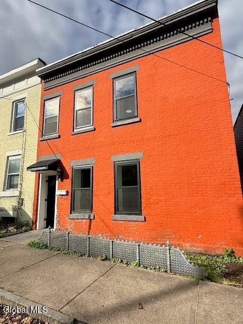 1009 5th Avenue, photo 2