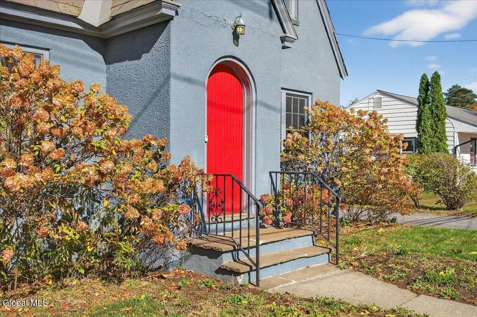 261 W Circular Street, photo 2