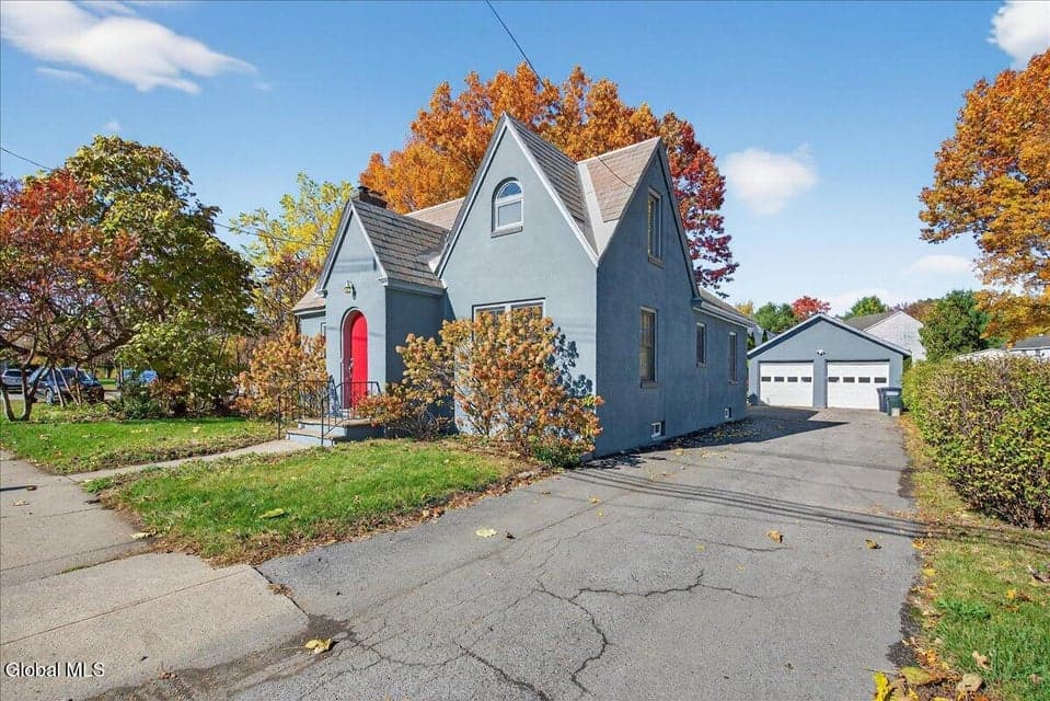 261 W Circular Street, photo 3