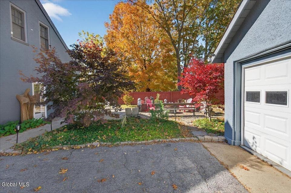 261 W Circular Street, photo 5