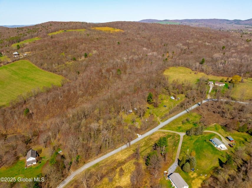 49 State Line Road, photo 1