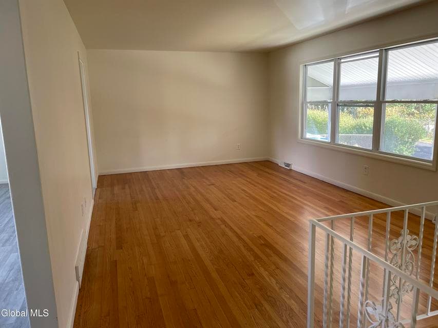 25 Pine Street, Bethlehem, NY, photo 4