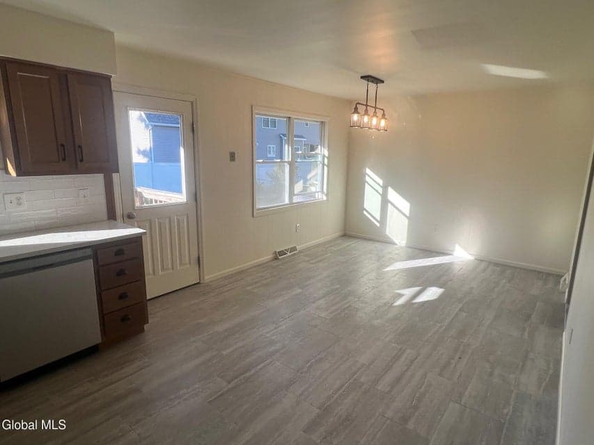 25 Pine Street, Bethlehem, NY, photo 3