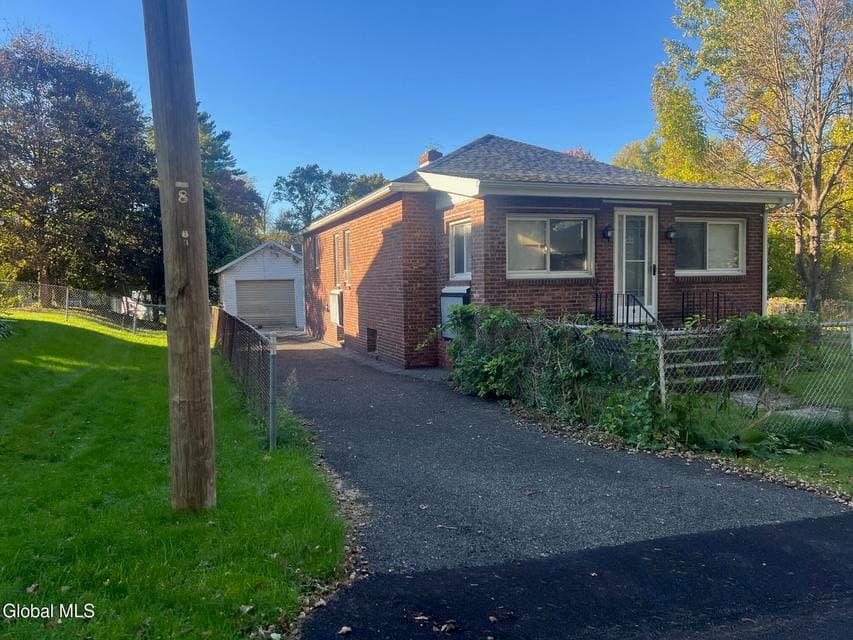 11 Pine Street, Bethlehem, NY, photo 1