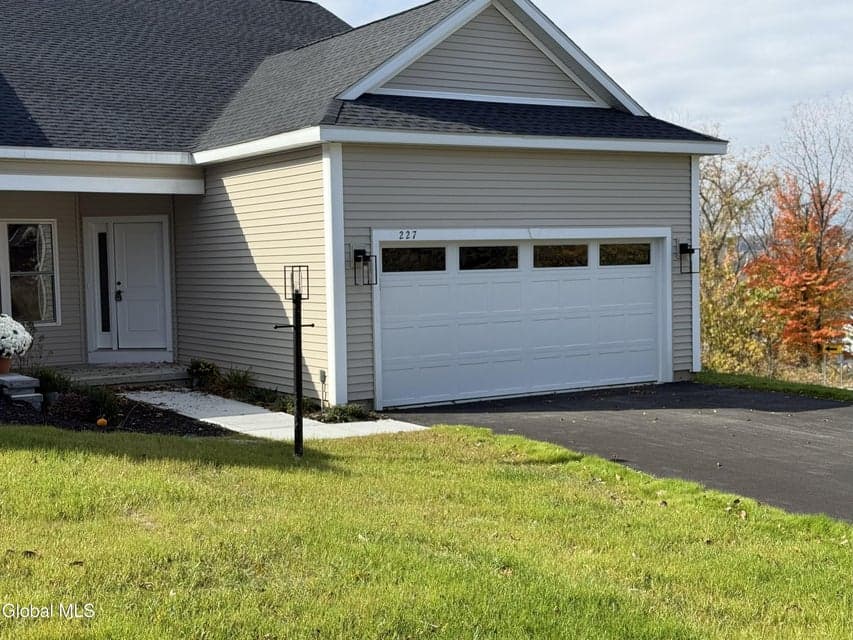 227 Cemetery Road, photo 2