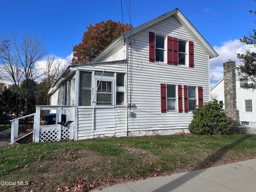 332 Center Street, photo 1