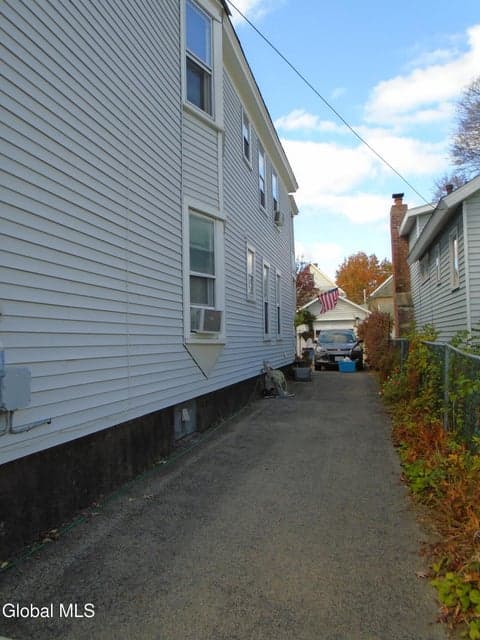 1933 Wabash Avenue, photo 3