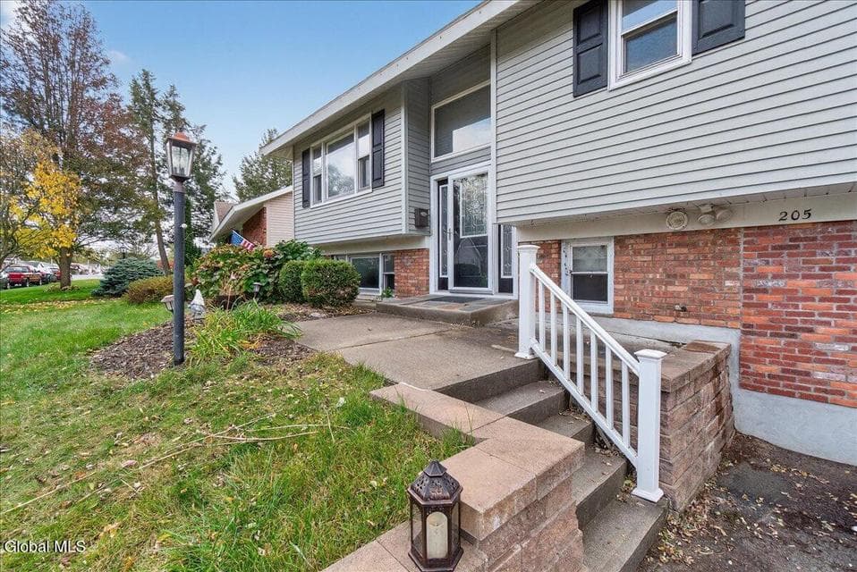 205 E Palmer Avenue, photo 2