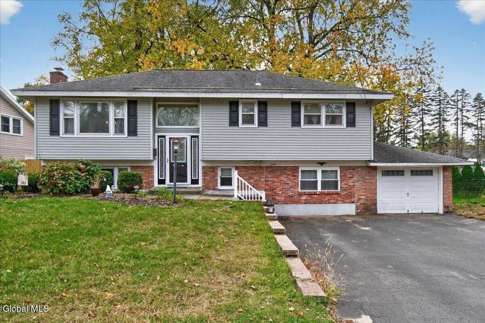 205 E Palmer Avenue, photo 1