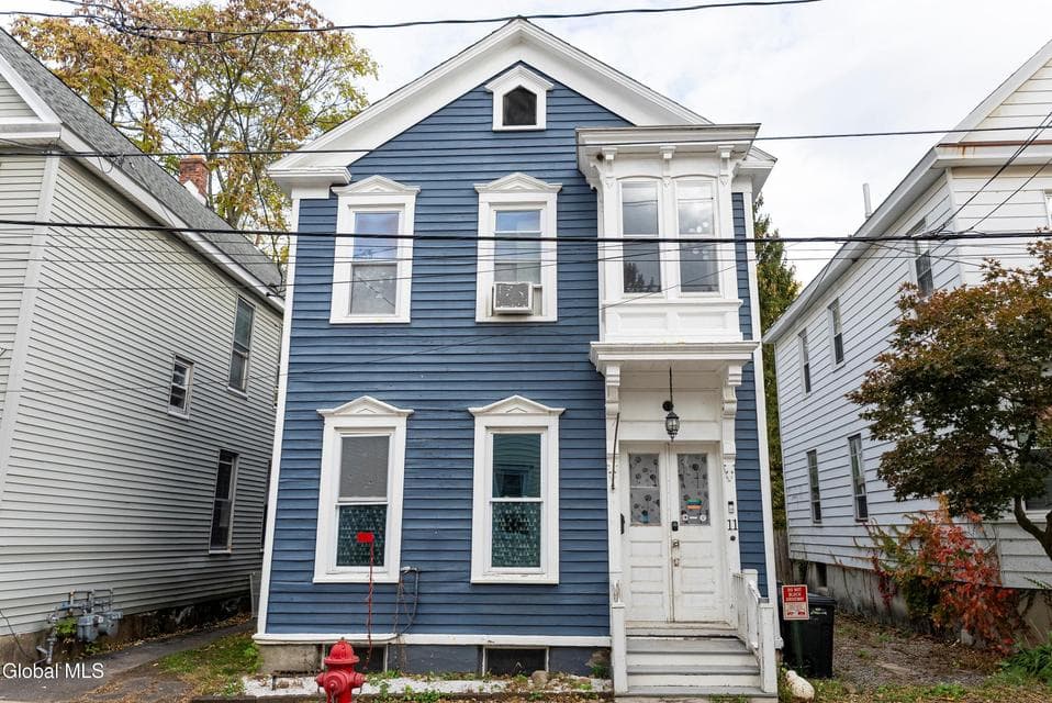 11 River Street, photo 1