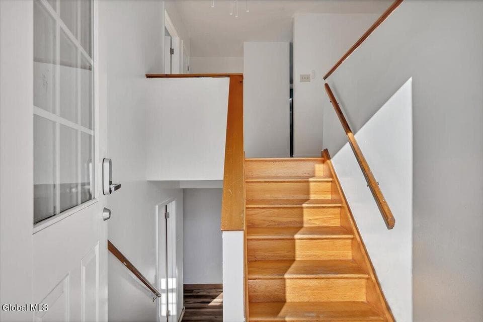 123 Fonda Road, photo 3