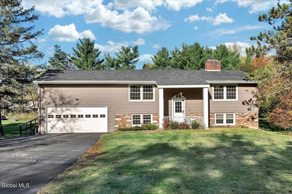123 Fonda Road, photo 1