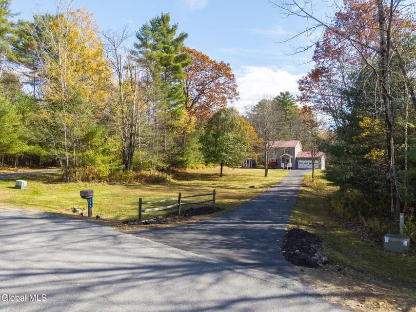 106 Fay Lane, photo 2
