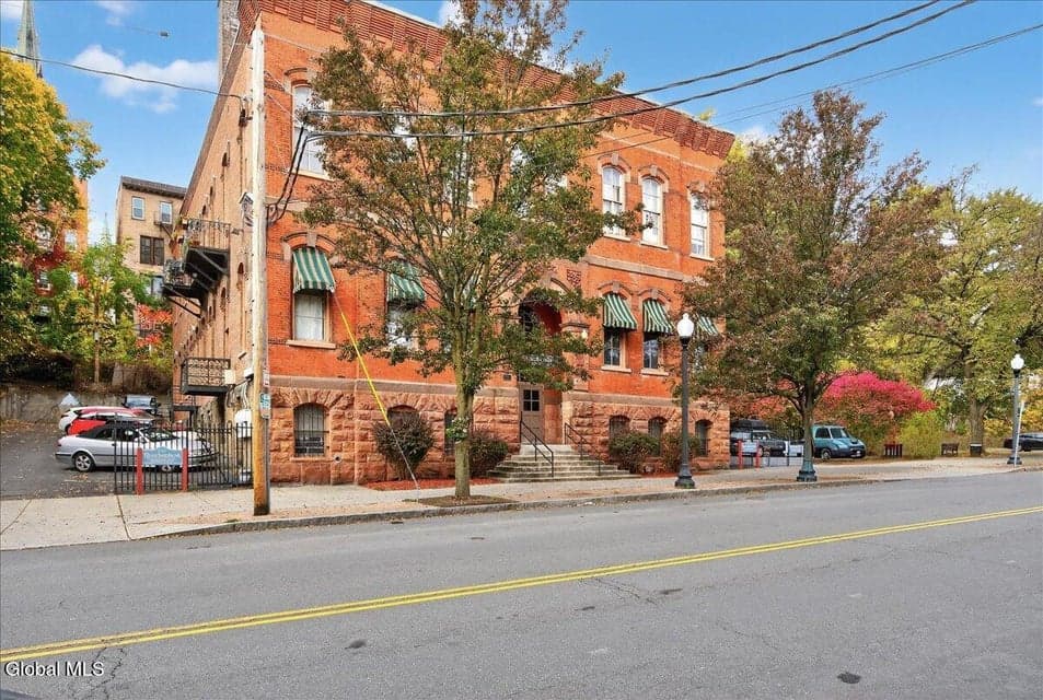 206 N Pearl Street, photo 1