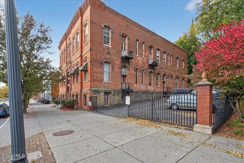 206 N Pearl Street, photo 3