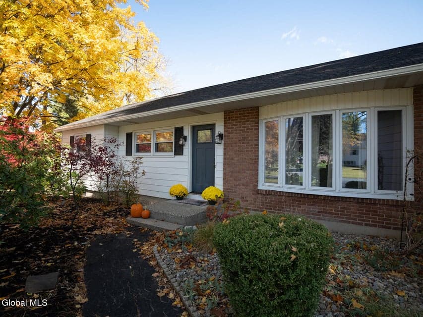 930 Riverview Road, photo 2