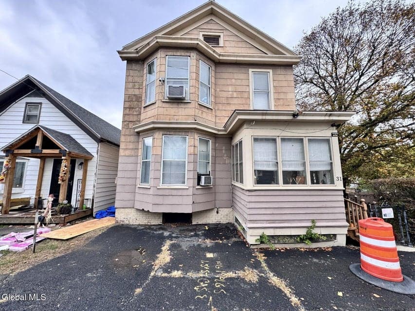 31 Sheridan Avenue, photo 1