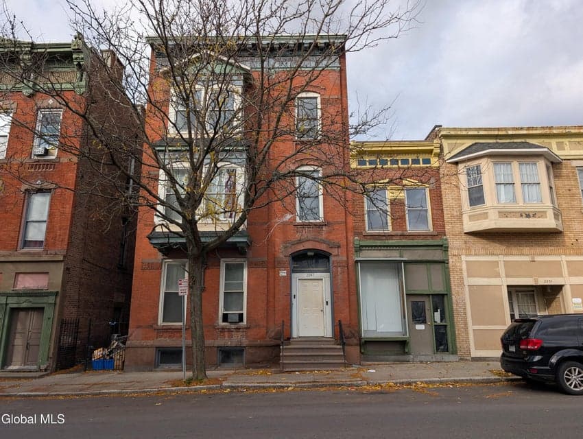 2247 5th Avenue, photo 1