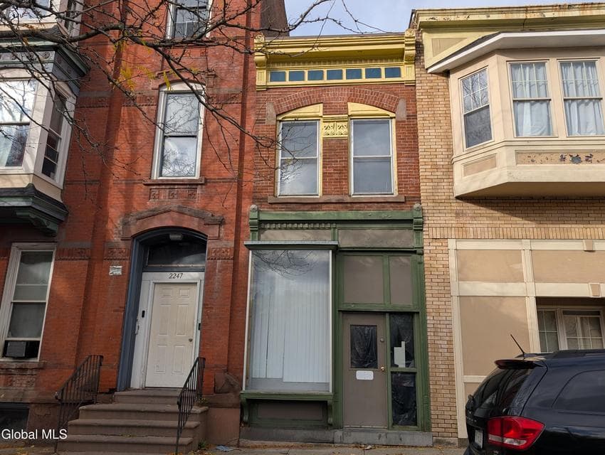 2247 5th Avenue, photo 2
