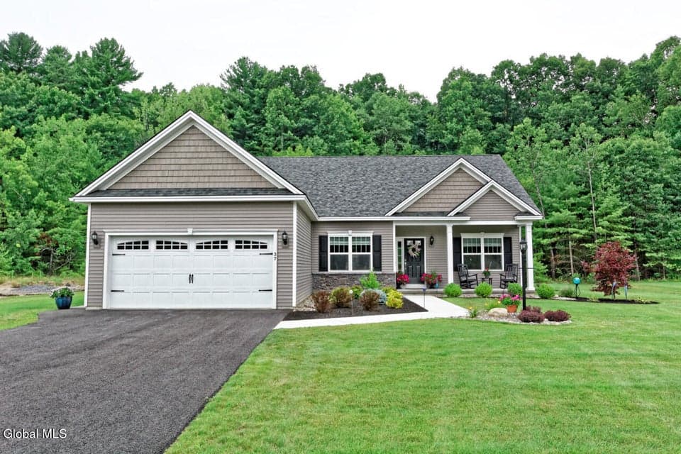 5 Dean Thomas Way, Queensbury, NY, photo 1