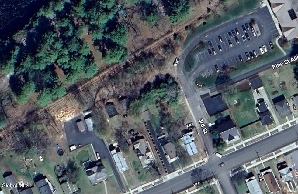Third 3rd Street, photo 2