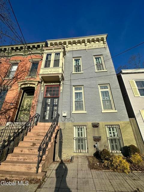 385 Washington Avenue, photo 1