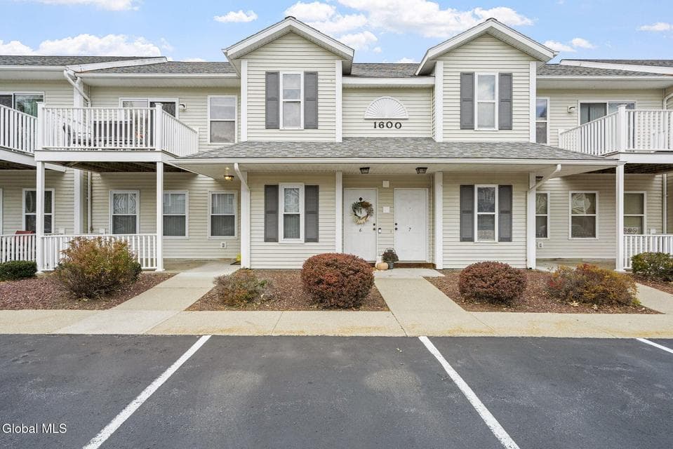 1606 Cambridge Manor Drive, photo 1