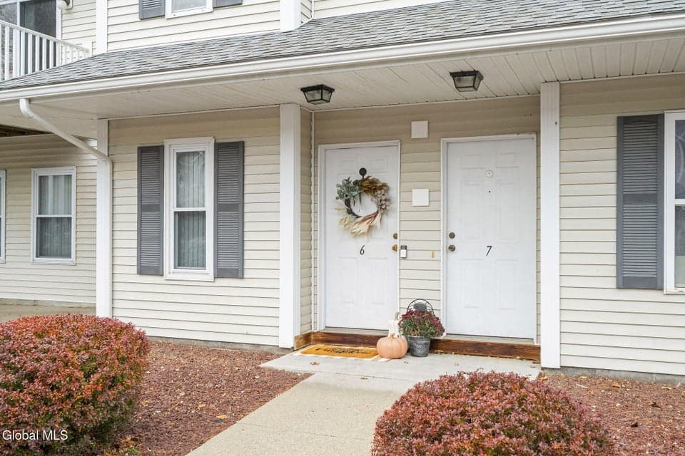 1606 Cambridge Manor Drive, photo 2