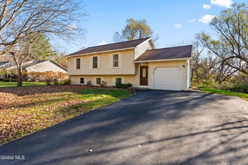 87 Algonquin Road, photo 1