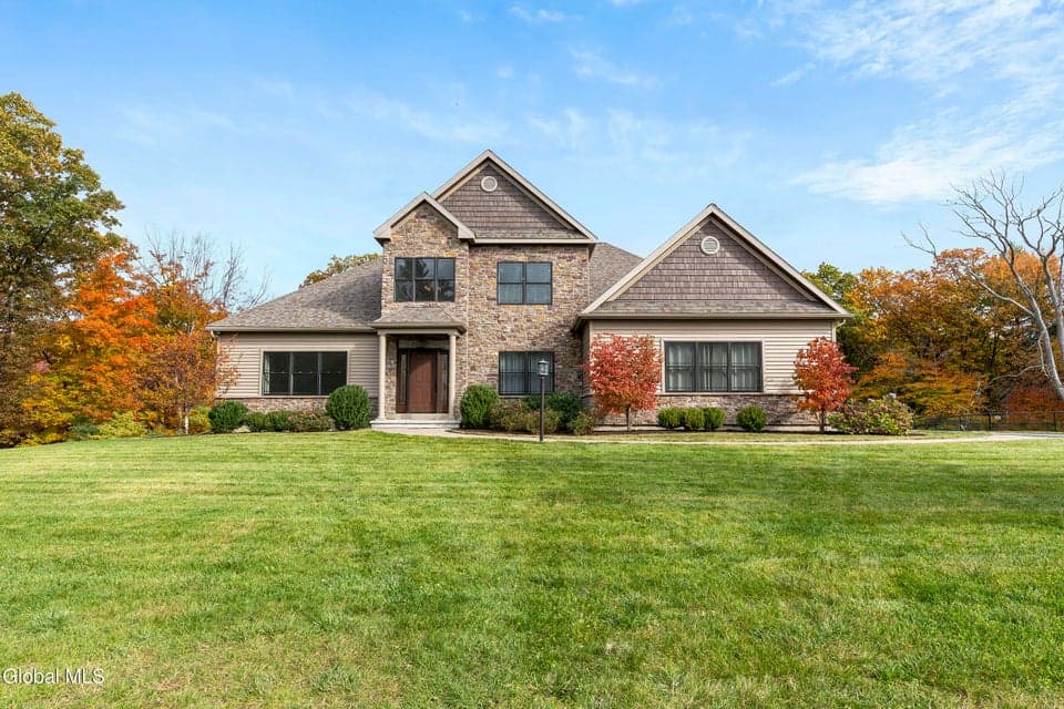 11 Gabby Court, Colonie, NY 12309, photo 1