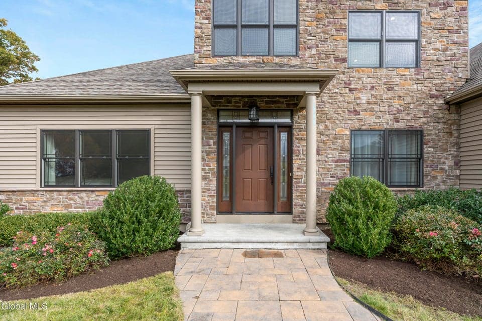 11 Gabby Court, Colonie, NY 12309, photo 2