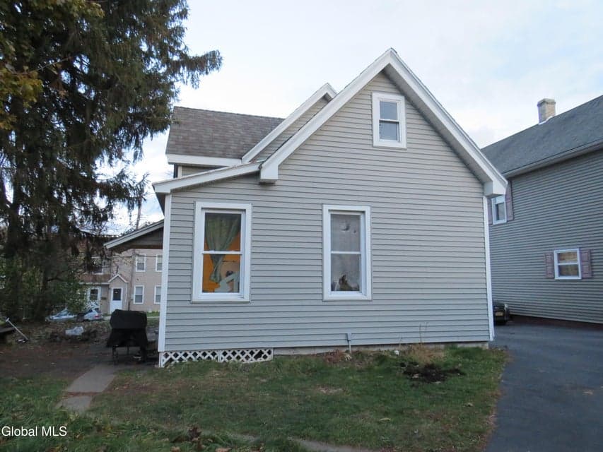 17 Wells Street, Johnstown, NY 12095, photo 2