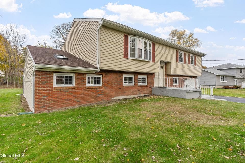 53 Eberle Road, photo 2