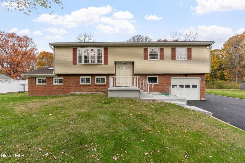 53 Eberle Road, photo 3