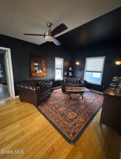 11 Second Street, photo 2