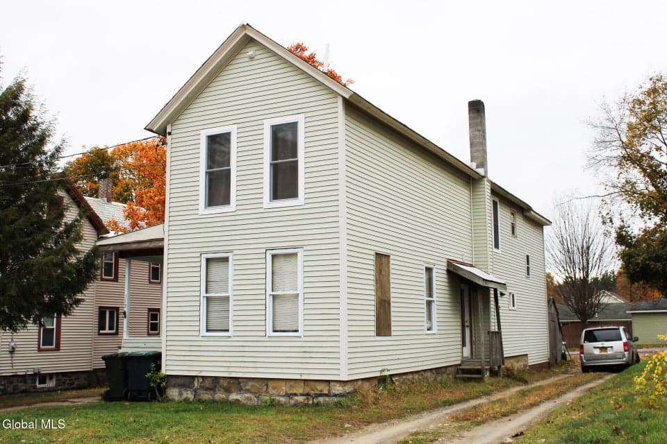 112 Oak Street, photo 1