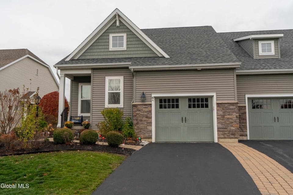 16A Winchester Place, Halfmoon, NY, photo 1